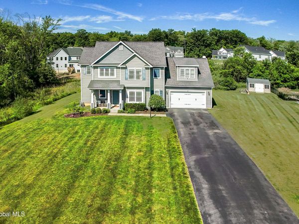 8 Harvester Way, Ballston Lake, NY 12019