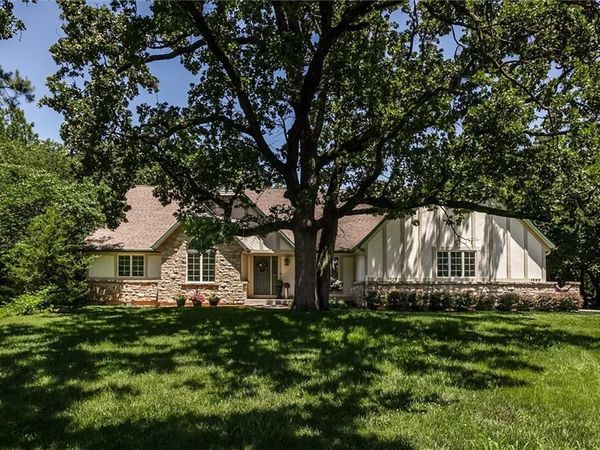 1300 E South Street, Harrisonville, MO 64701