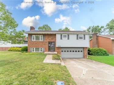 1102 Holly Berry Lane, South Charleston, WV 25309