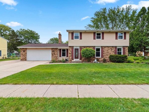241 SCOUT WAY, De Pere, WI 54115