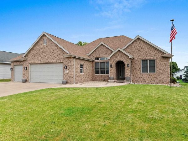 1892 N SUNRISE LANE, Appleton, WI 54913