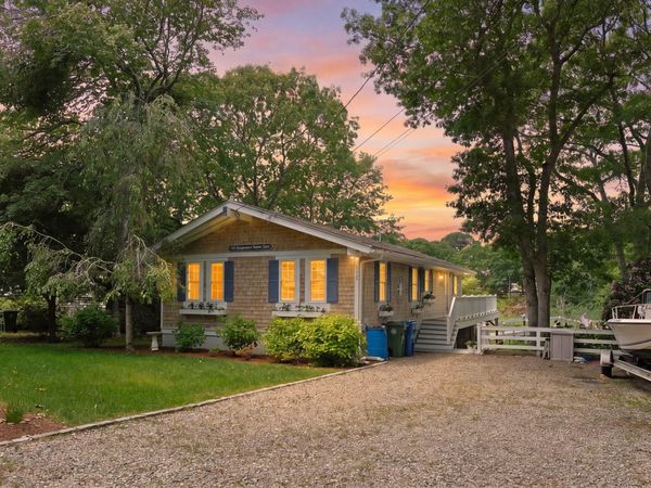 133 Edgewater Drive W, Teaticket, MA 02536
