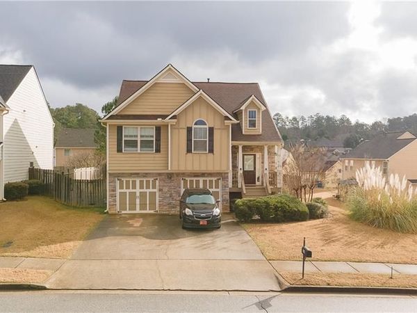 1066 Mcduffie Circle , Douglasville, GA 30134