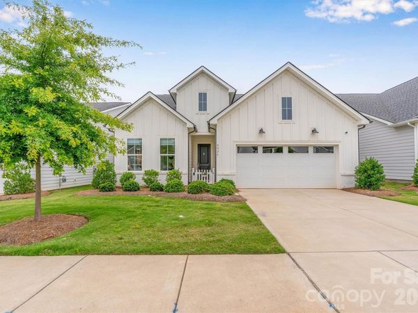 8025 Brookbank Drive , Charlotte, NC 28269