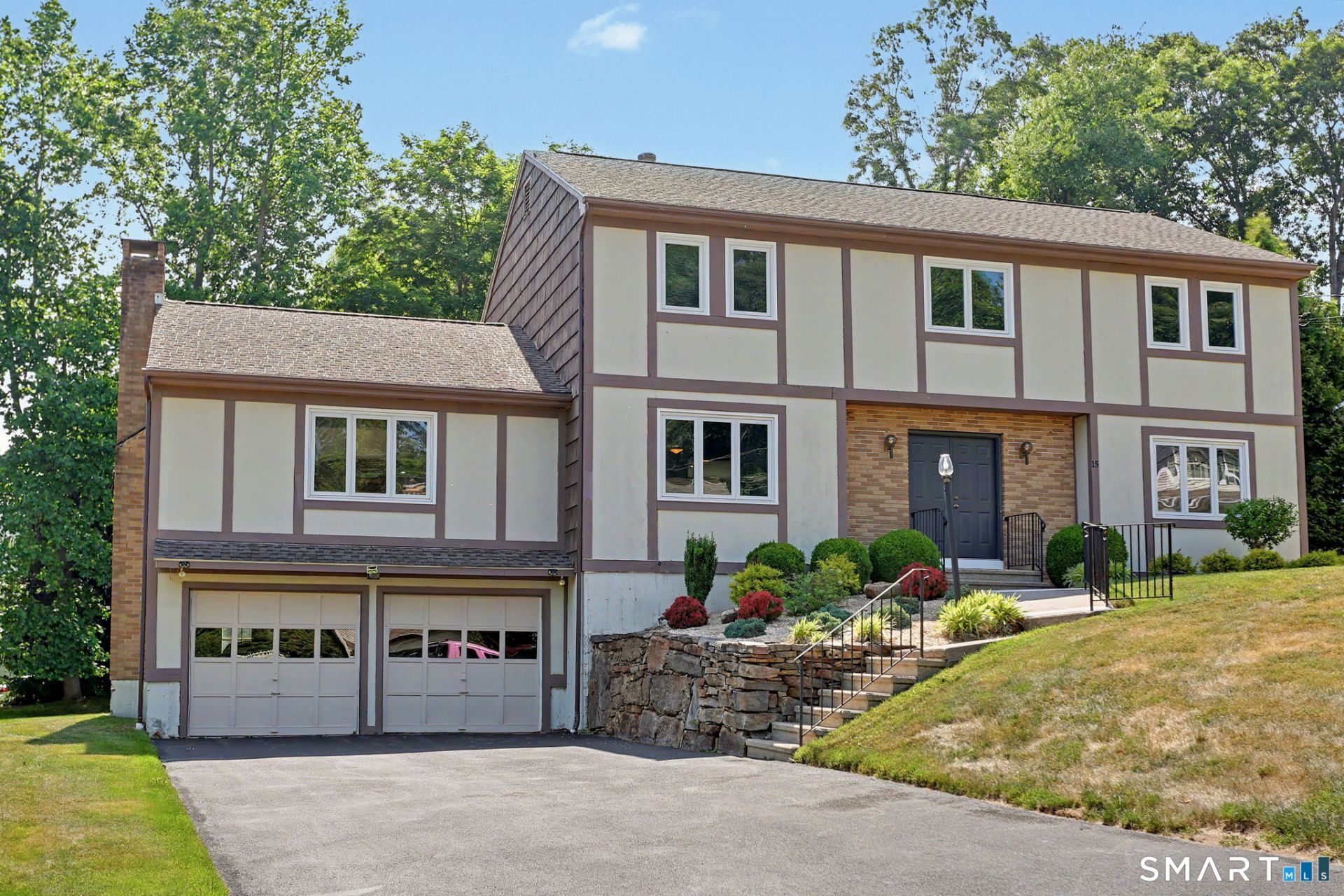 15 Wedgewood, Trumbull, CT 06611 Main Photo