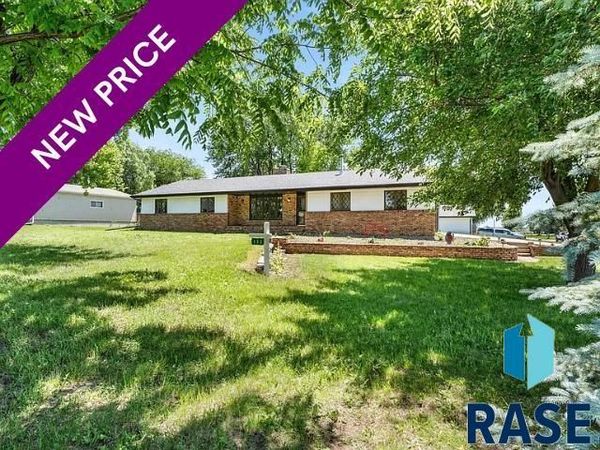 609 W 1st St, Worthing, SD 57077