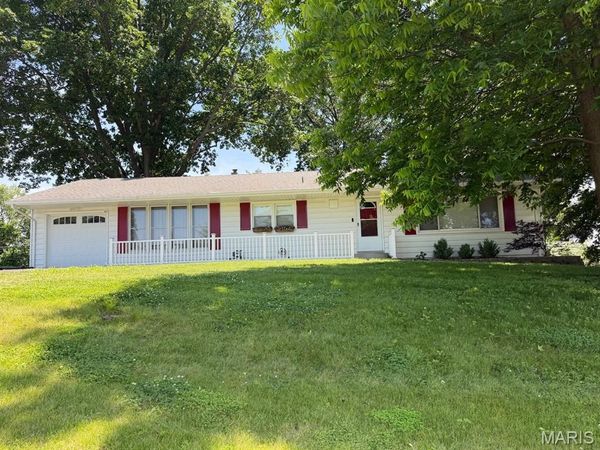 8 Wayne Street, St Charles, MO 63301