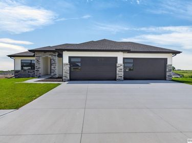 5632 N 213th Street, Elkhorn, NE 68022