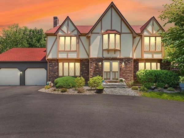 80 Hampton Rd, Sharon, MA 02067