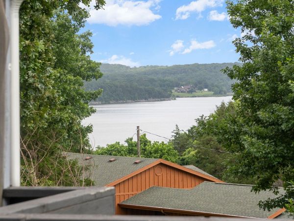 27111 White Tail Road , Shell Knob, MO 65747
