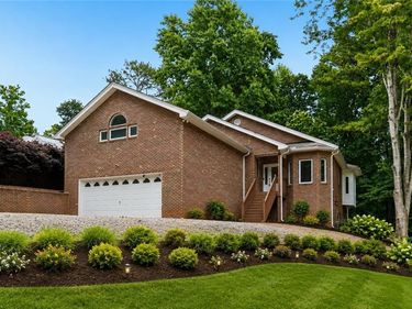 6137 White Oak Drive, Flowery Branch, GA 30542