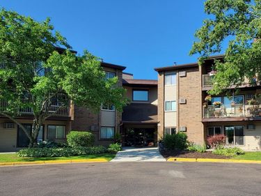 3420 Golfview Drive, Unit 121, Eagan, MN 55123