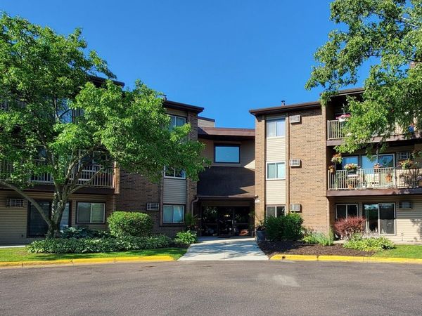 3420 Golfview Drive, Unit 121, Eagan, MN 55123
