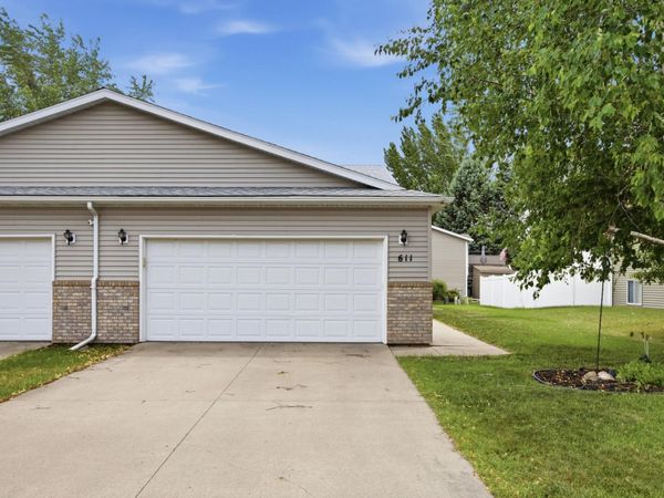 611 36th Avenue S, Moorhead, MN 56560