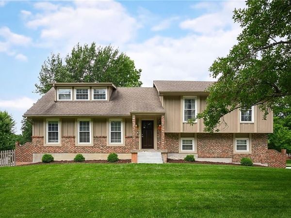 500 NE Clubhouse Drive, Lee's Summit, MO 64086