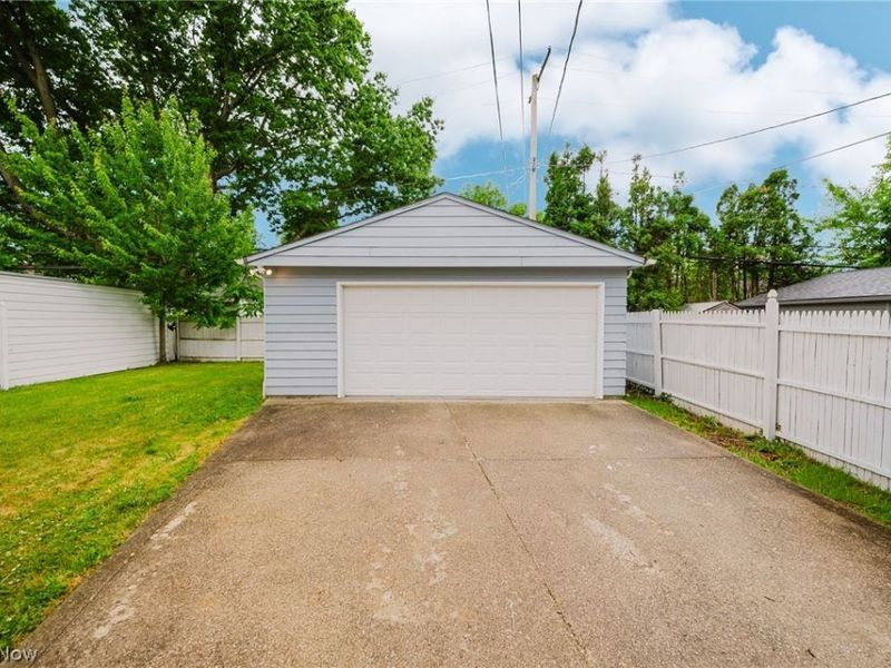 18400 Maple Heights Boulevard , Maple Heights, OH 44137 Photo 39