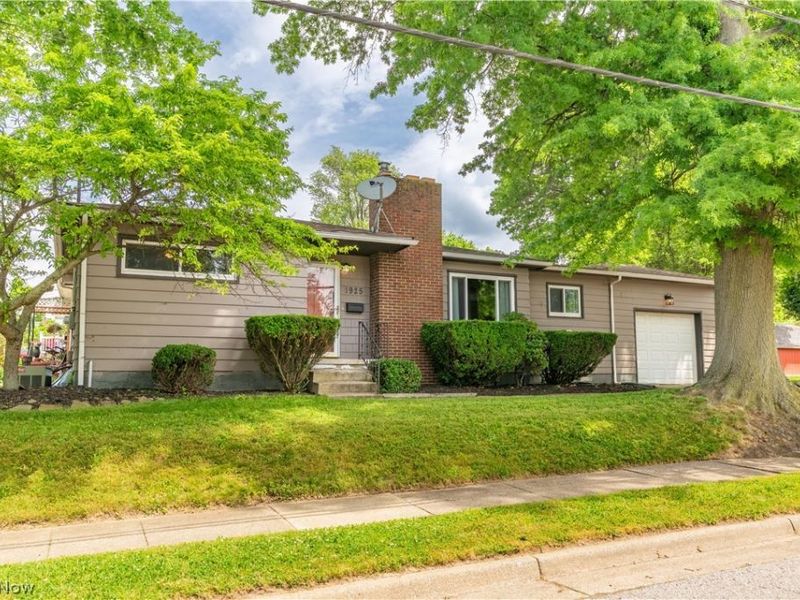 1925 Quayle Drive , Akron, OH 44312 Photo 3