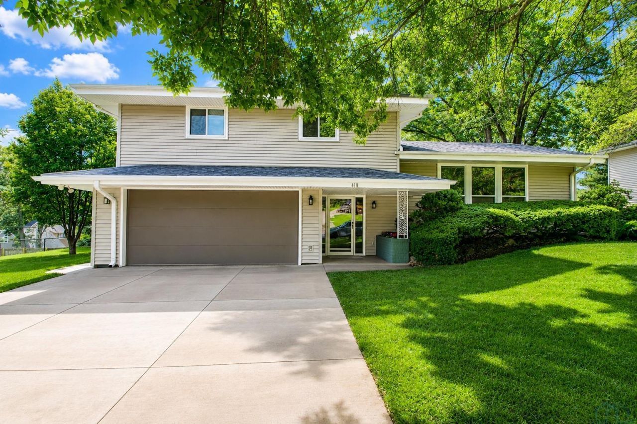 4641 Perry Way, Sioux City, IA 51104 Main Photo