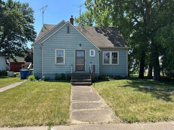 809 11th Street, De Witt, IA 52472
