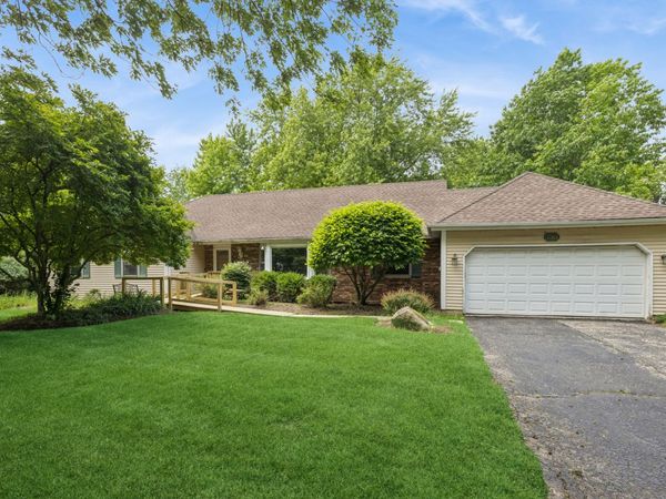 730 Yorktown Drive, Algonquin, IL 60102