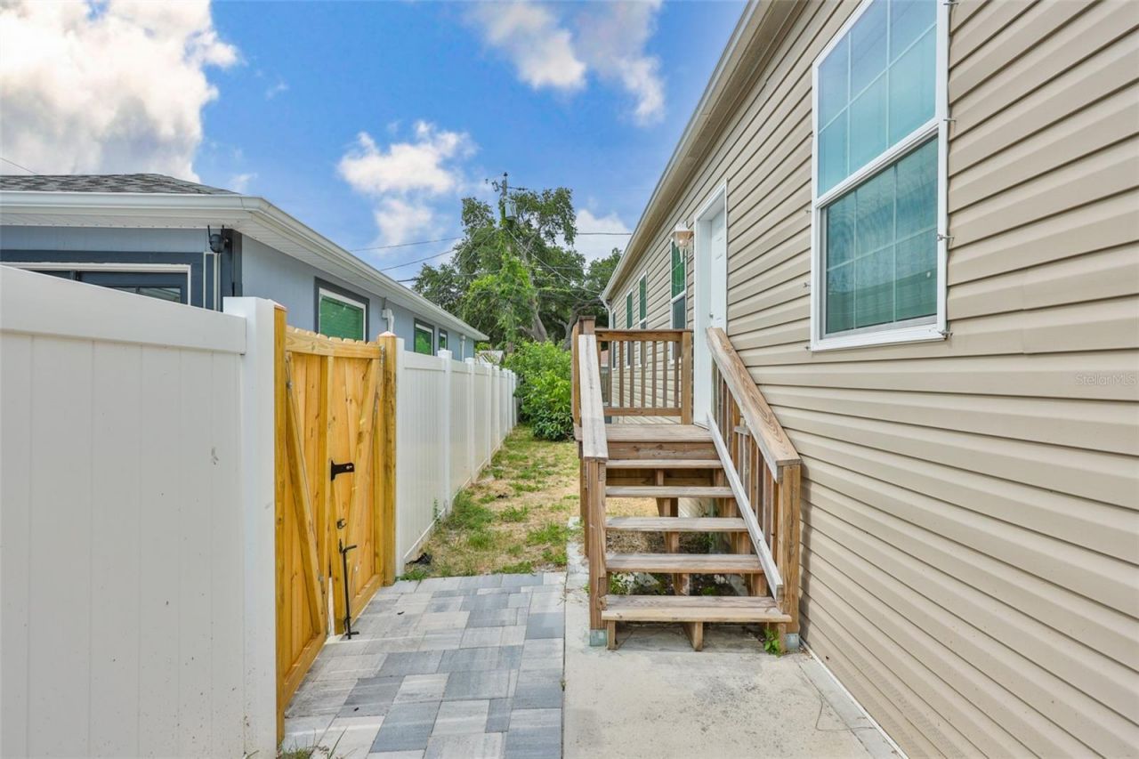 1169 8th Avenue Ne, Largo, FL 33770 Photo