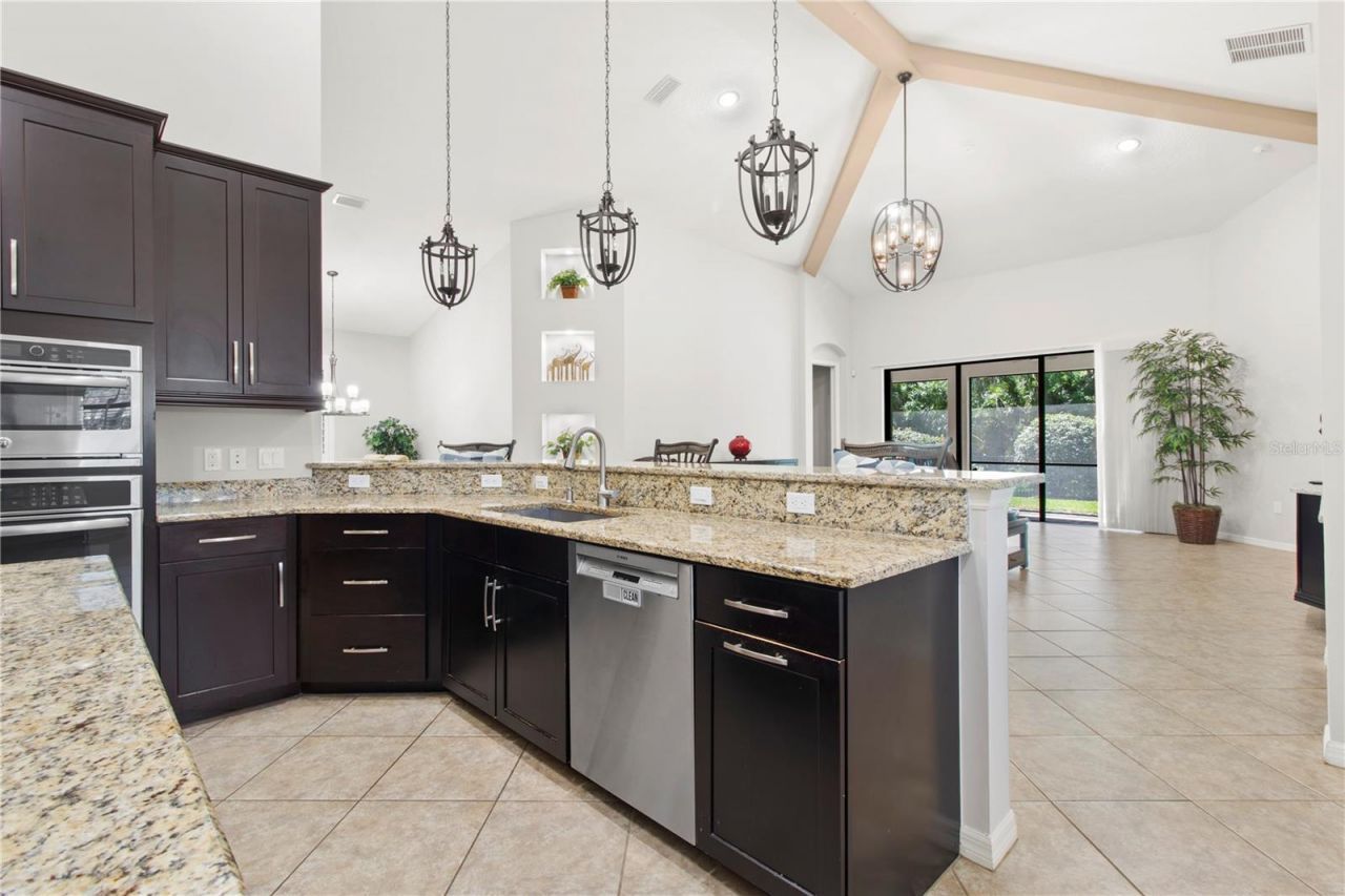 553 Chantilly Trail, Bradenton, FL 34212 Photo