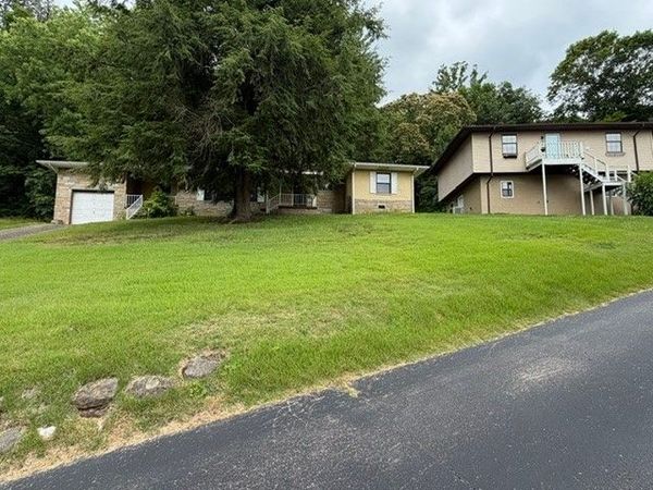 4790 Charleston Road, Poca, WV 25159