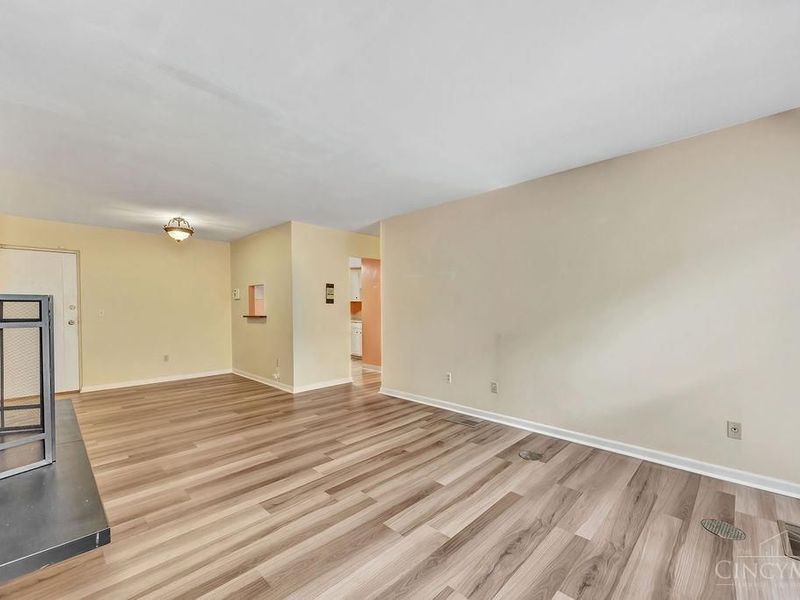 399 W Galbraith Road, Unit 101, Cincinnati, OH 45215 Photo 4