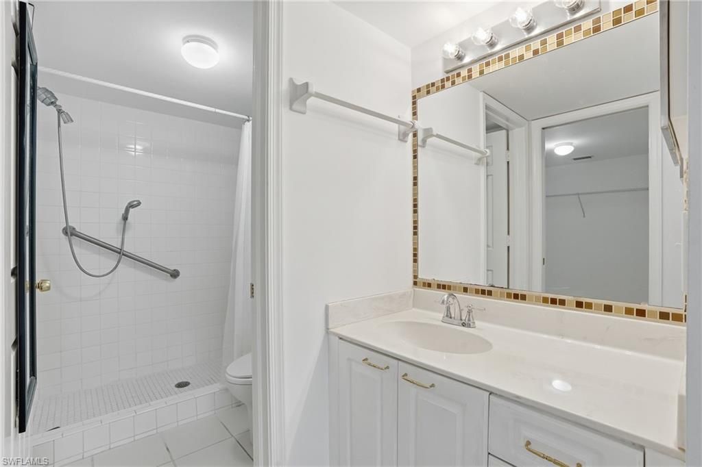 3031 Sandpiper Bay Cir, Unit F205, Naples, FL 34112 Photo