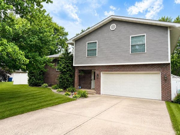 1604 Hickory Street, DeMotte, IN 46310