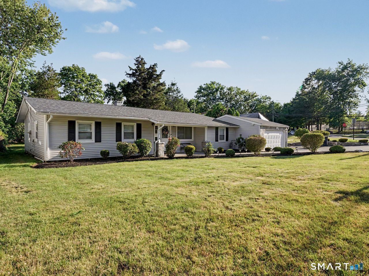277 Indian Field, Bridgeport, CT 06606 Main Photo