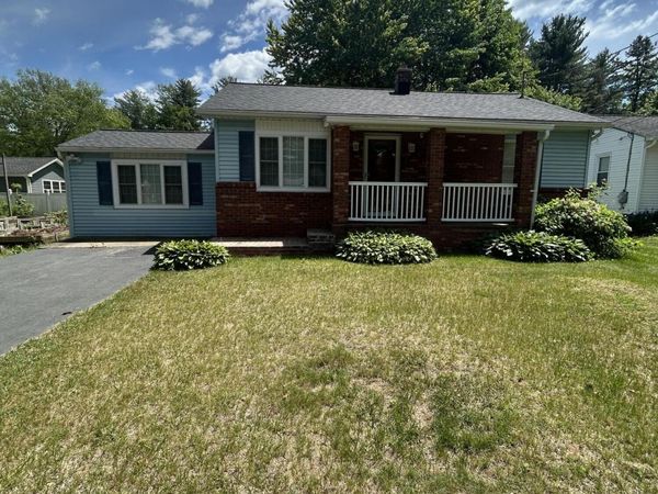 17 Pinewood Road, Guilderland, NY 12084