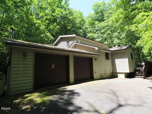 171 Candlewick Way , Lackawaxen, PA 18435