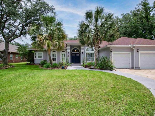 2760 Pebble Beach Dr, Navarre, FL 32566