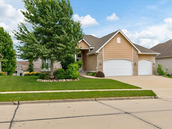 4115 140th Street , Urbandale, IA 50323