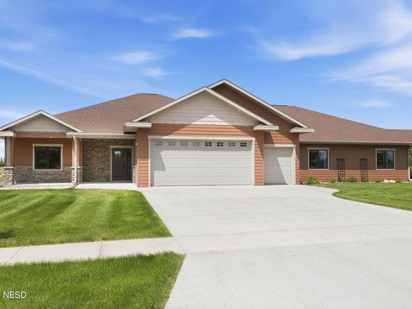 6107 PRAIRIE HILLS AVENUE NW, Watertown, SD 57201