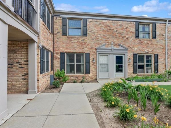 1814 Sessions Walk, Unit 1814, Hoffman Estates, IL 60169
