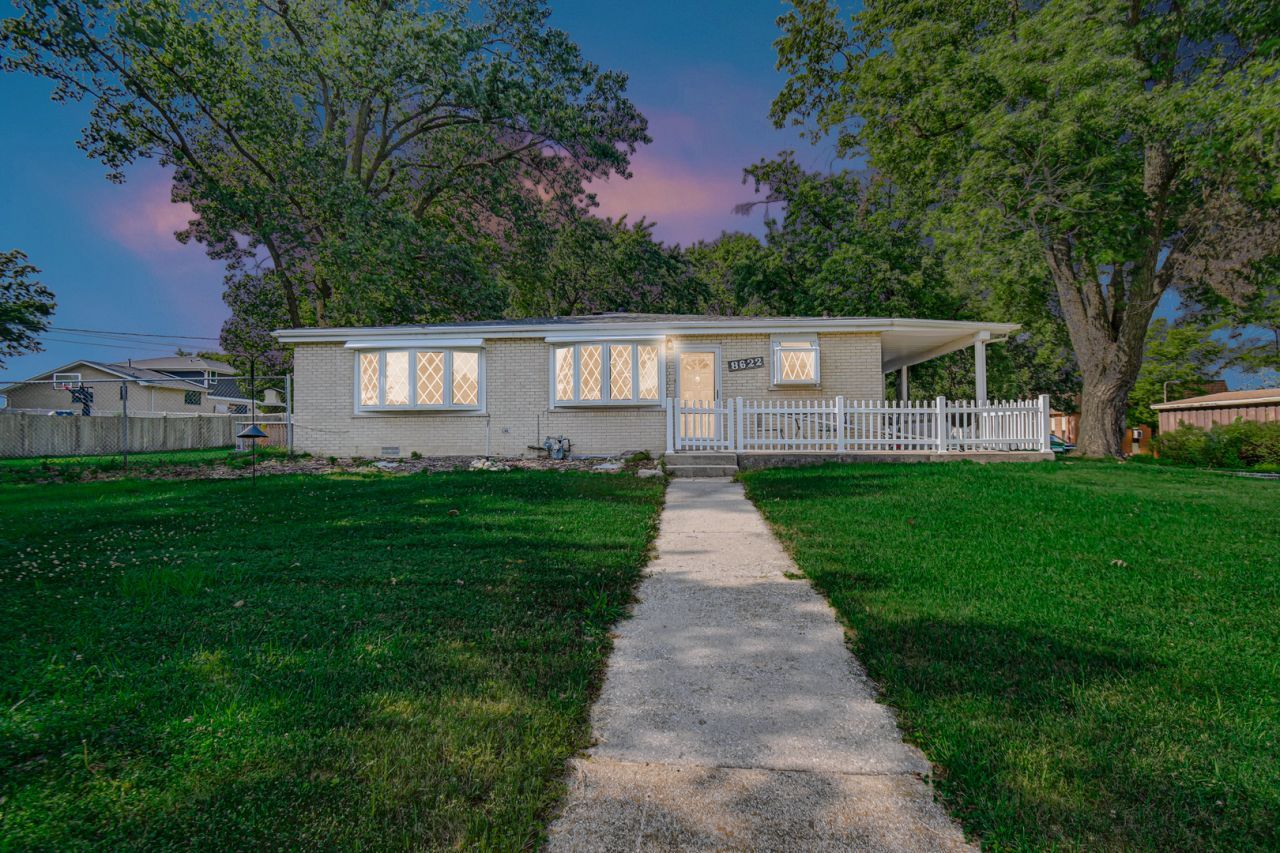 8622 W 90th Place, Hickory Hills, IL 60457