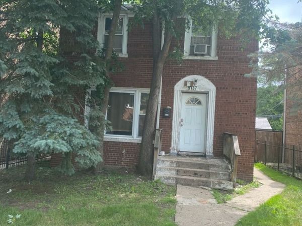 9137 S Essex Avenue , Chicago, IL 60617