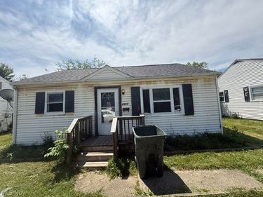 2405 Harmont Avenue NE, Canton, OH 44705