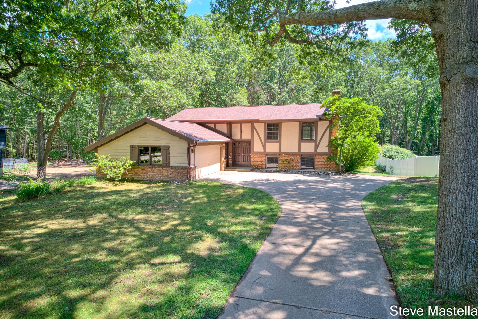 18746 N Fruitport Road, Spring Lake, MI 49456 Main Photo