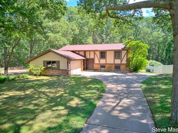 18746 N Fruitport Road, Spring Lake, MI 49456