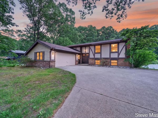18746 N Fruitport Road, Spring Lake, MI 49456