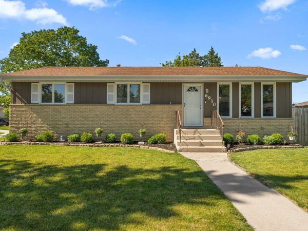 6910 W 85th Avenue , Crown Point, IN 46307