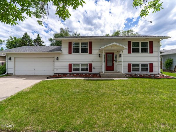 2226 SPRINGBROOK Court , Grand Forks, ND 58201