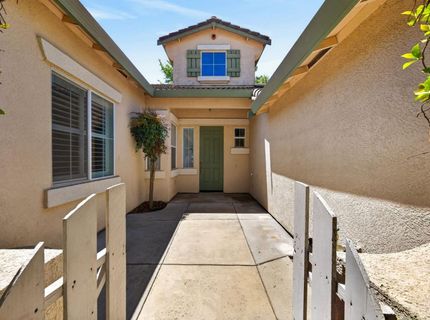 380 Lyman Cir, Sacramento, CA 95835 Photo