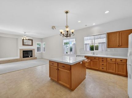 380 Lyman Cir, Sacramento, CA 95835 Photo