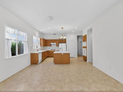 380 Lyman Cir, Sacramento, CA 95835 Photo