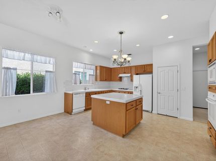 380 Lyman Cir, Sacramento, CA 95835 Photo