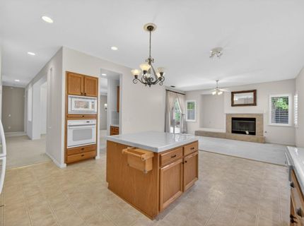 380 Lyman Cir, Sacramento, CA 95835 Photo